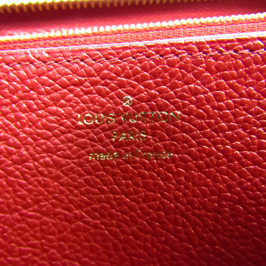 LOUIS VUITTON Zippy coin purse
