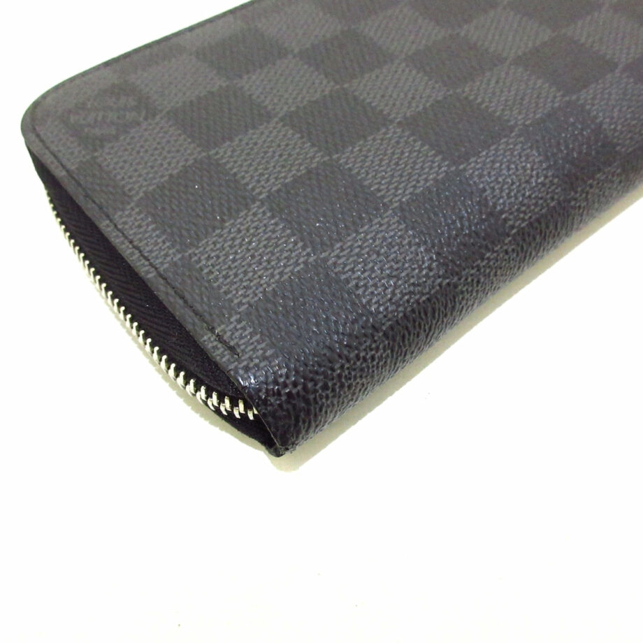 LOUIS VUITTON Zippy Wallet Vertical