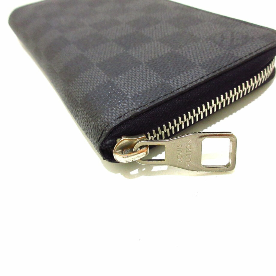 LOUIS VUITTON Zippy Wallet Vertical