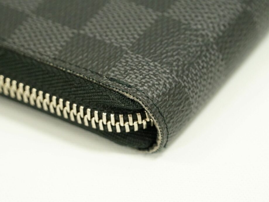 LOUIS VUITTON Zippy organizer