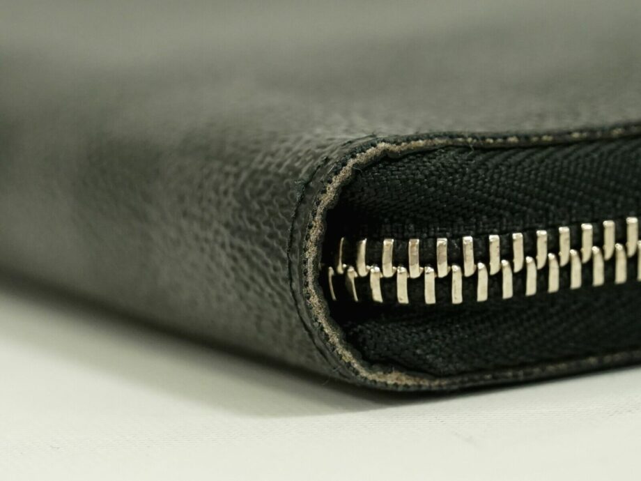 LOUIS VUITTON Zippy organizer