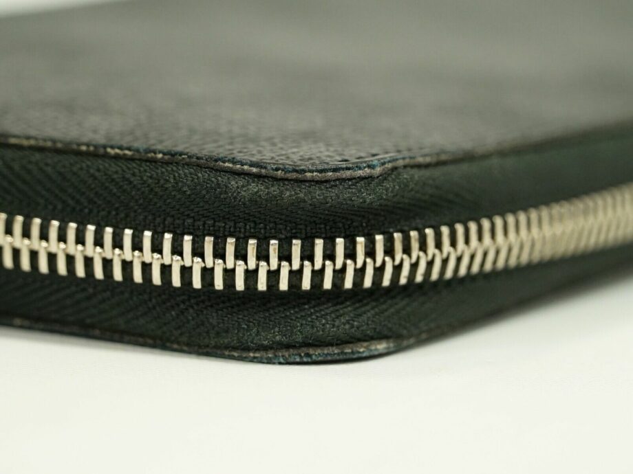LOUIS VUITTON Zippy organizer