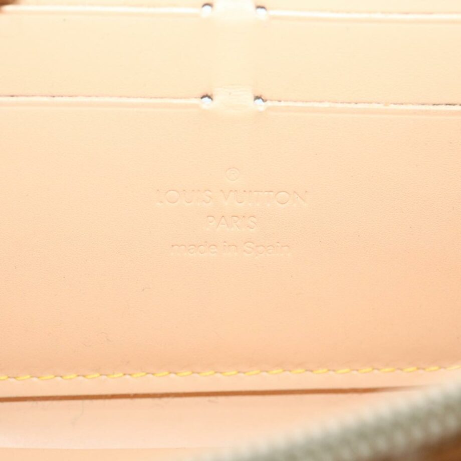 LOUIS VUITTON Zippy wallet