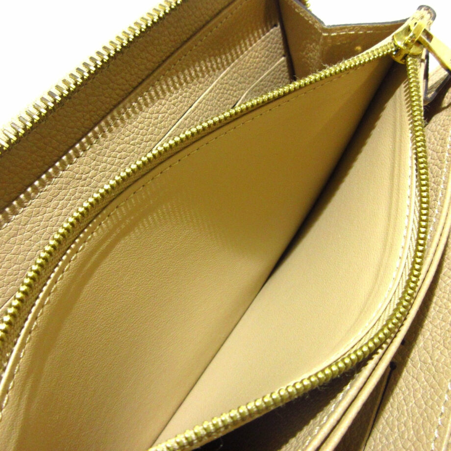 LOUIS VUITTON Zippy wallet