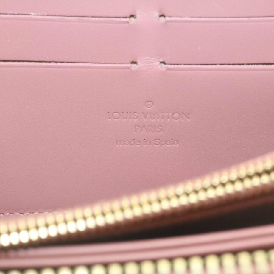 LOUIS VUITTON Zippy wallet