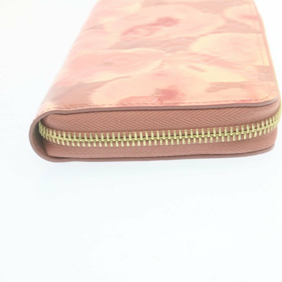 LOUIS VUITTON Zippy wallet