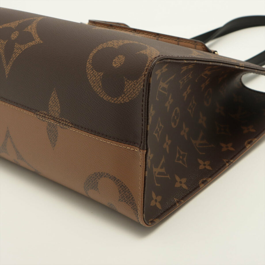 Louis Vuitton Monogram Giant Reverse On the Go