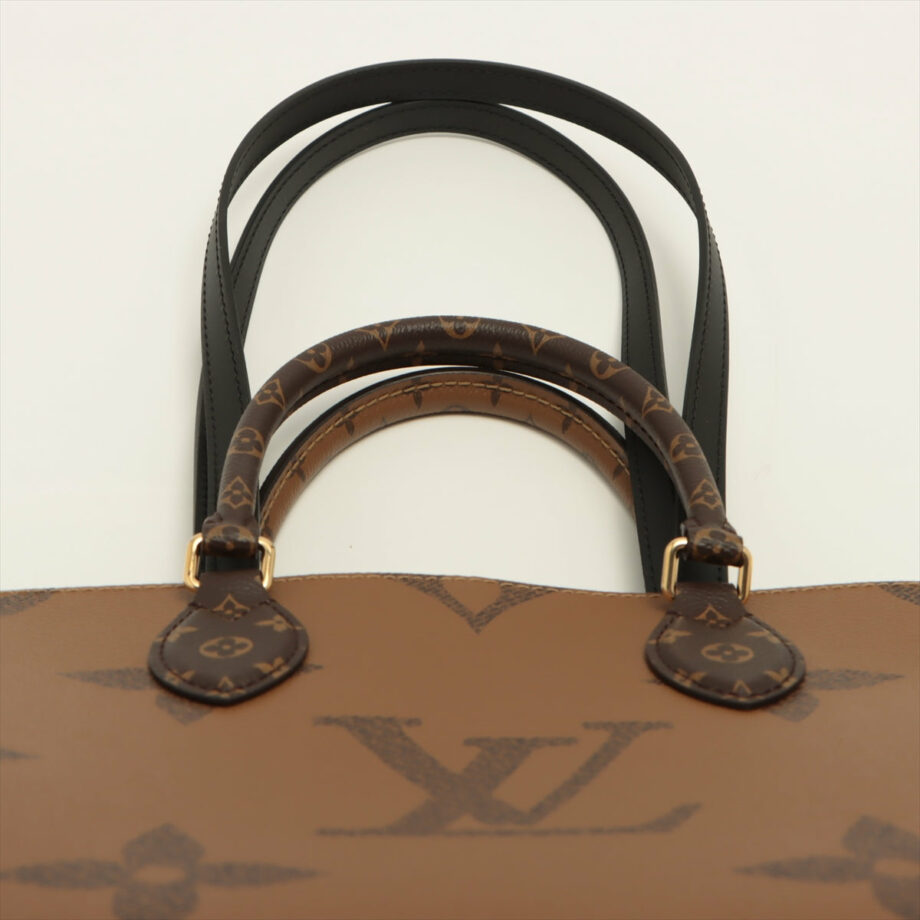Louis Vuitton Monogram Giant Reverse On the Go
