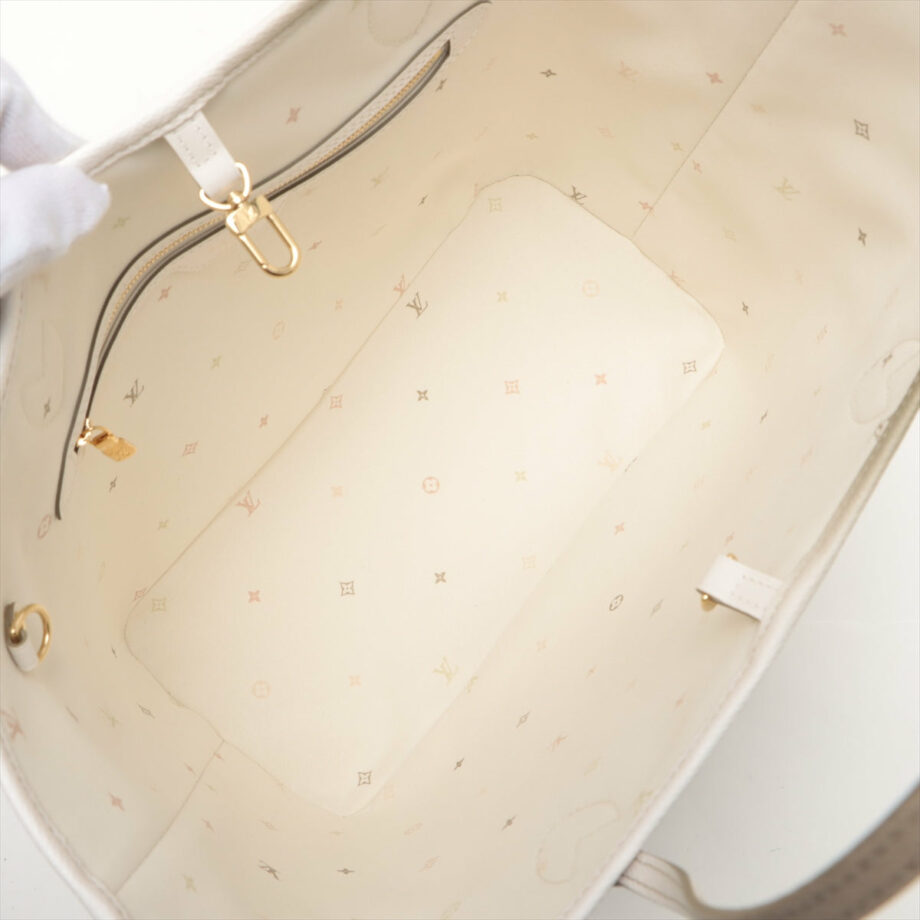 Louis Vuitton Monogram Gradation Neverfull Spring in the city