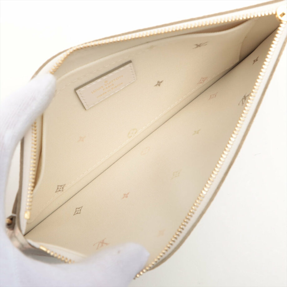 Louis Vuitton Monogram Gradation Neverfull Spring in the city