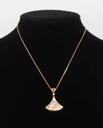 Bvlgari Divas Dream Necklace shells diamond